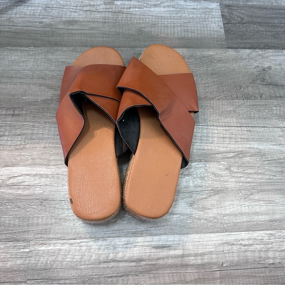 Chic Tan Women's Wedge Sandals
